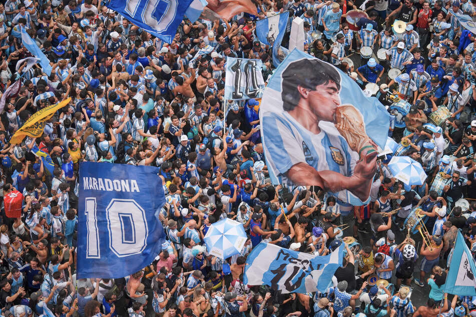 A sea of Argentine fans swarmed New York's Times Square to celebrate the team ahead of Sunday's final.