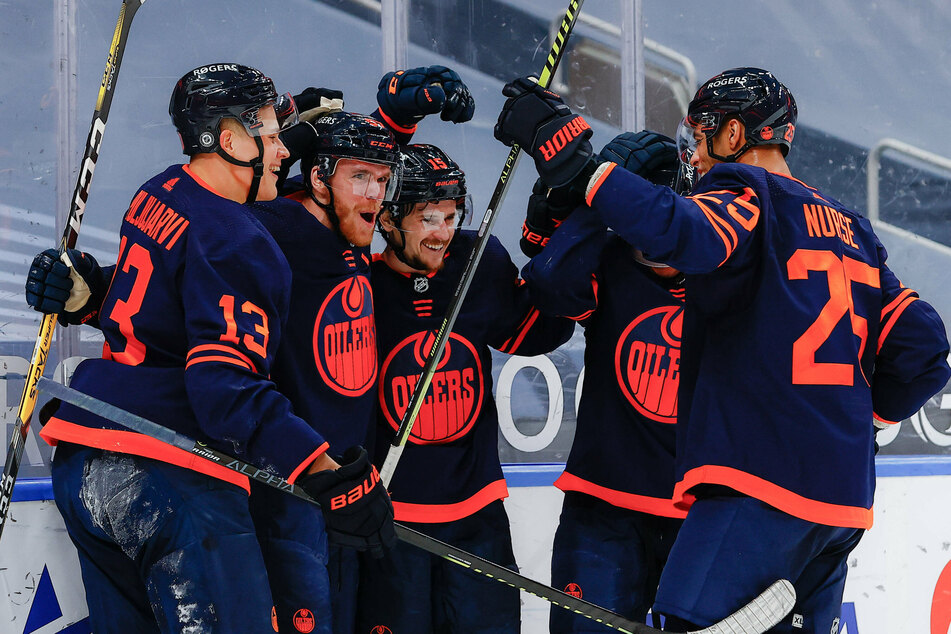 The Oilers scored four third-period goals to beat the Canadiens 4-1 on Monday night