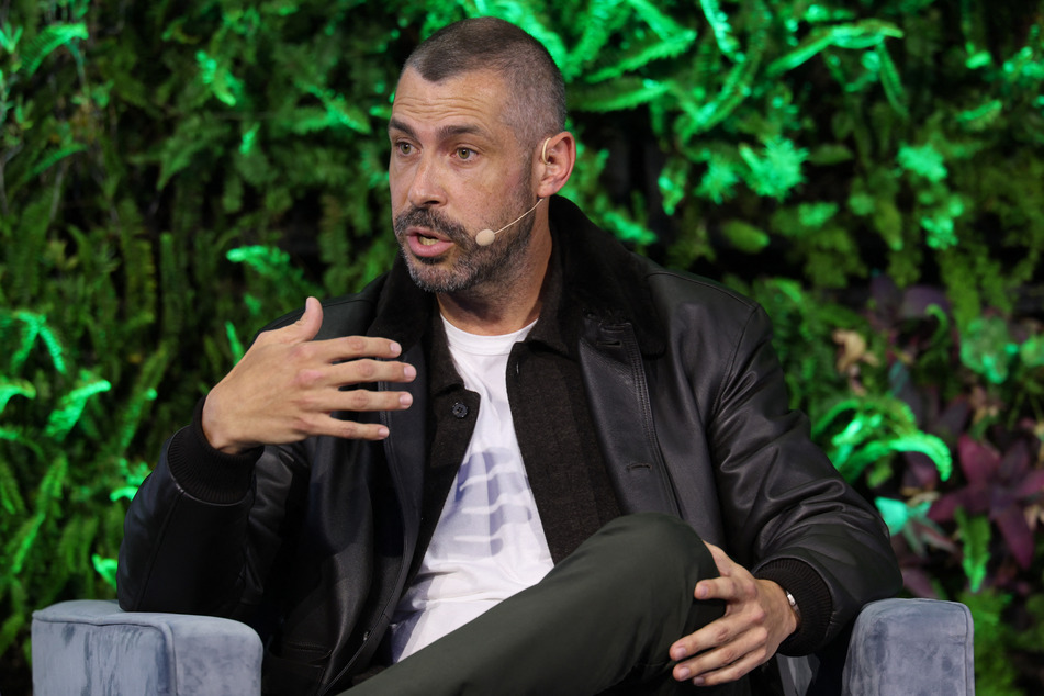 According to insiders, Aaron Bay-Schuck has plunged the Warner Music company into chaos.