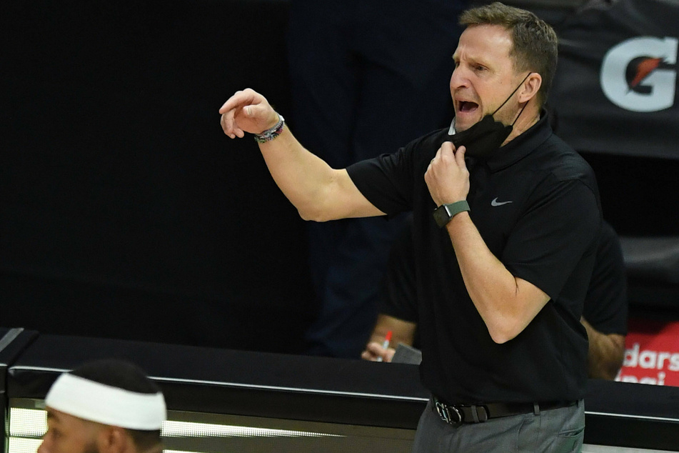 Wizards split with coach Brooks, while Pelicans also make changes