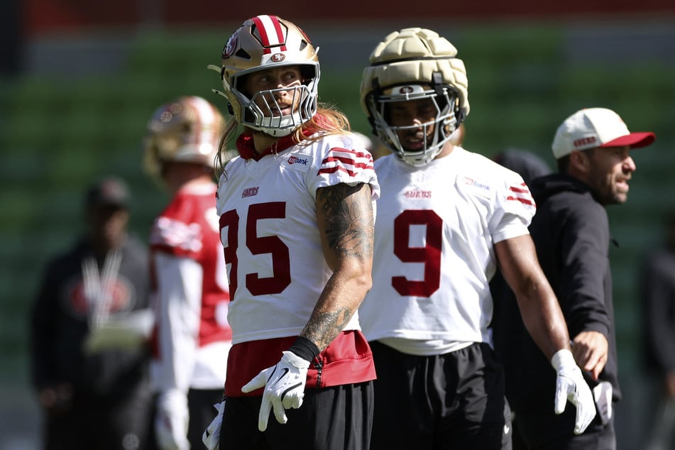 San Francisco 49ers' tight end George Kittle (l.) attends a training session at AAMI Park in Melbourne, Australia, on September 7, 2026.