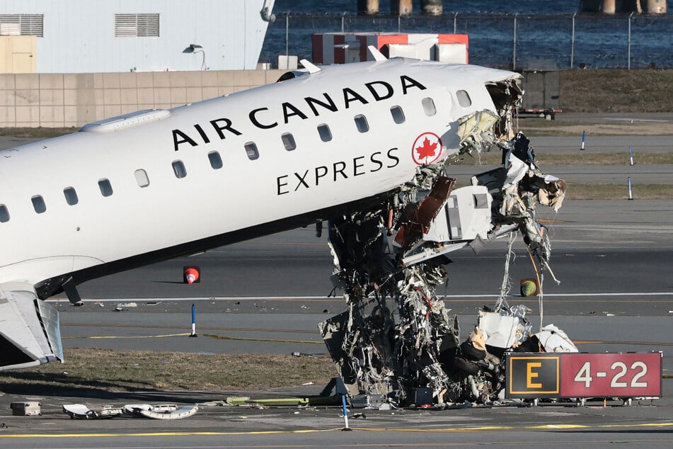 Officials on Tuesday discussed the investigation into the crash at LaGuardia Airport that killed two pilots.