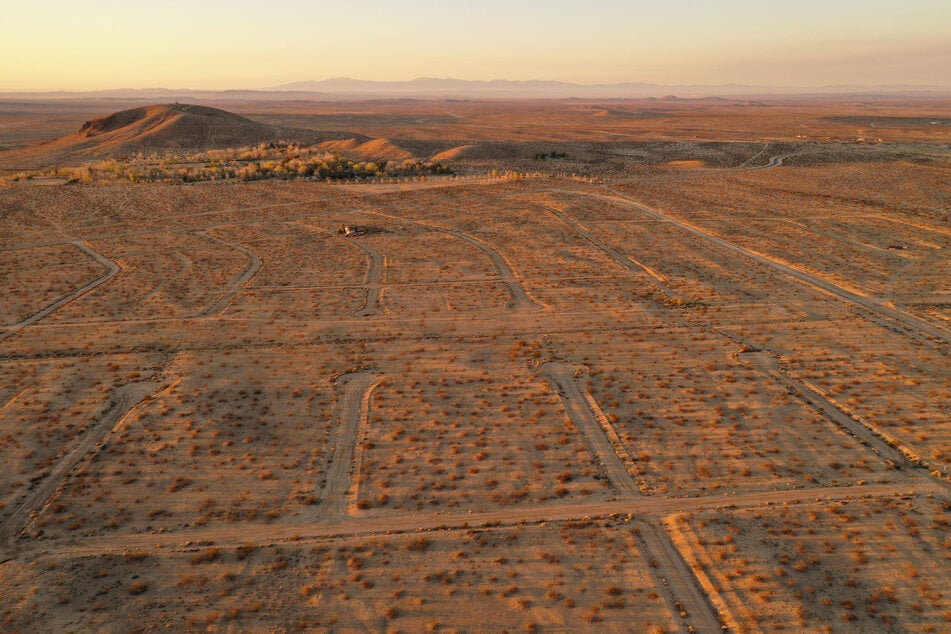 California police have made arrests after the discovery of five bodies in the Mojave desert, thought to be related to a drug dispute.