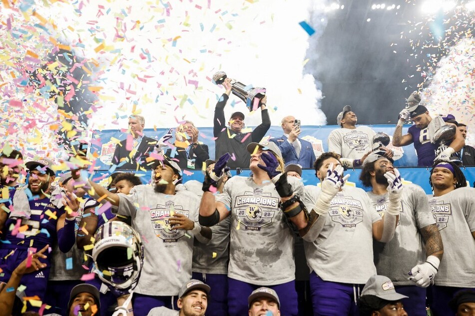 College football: Alamo Bowl sees Washington Huskies narrowly take down Texas and records broken