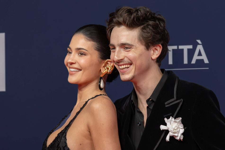 Insiders have dished that Kylie Jenner (l.) is "so in love" with Timothée Chalamet, but is the reality star hoping to have a baby with him?