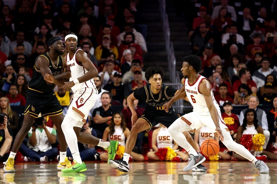 Another year of college basketball could benefit Bronny James (r.) more than playing in the NBA G-League next season.