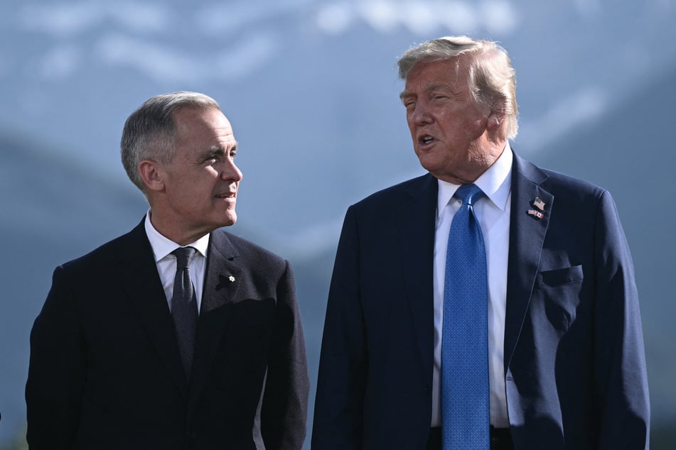 Canadian Prime Minister Mark Carney (l.) and US President Donald Trump (r.) pose for a photo during the Group of Seven (G7) Summit at the Kananaskis Country Golf Course in Kananaskis, Alberta, Canada on June 16, 2025.