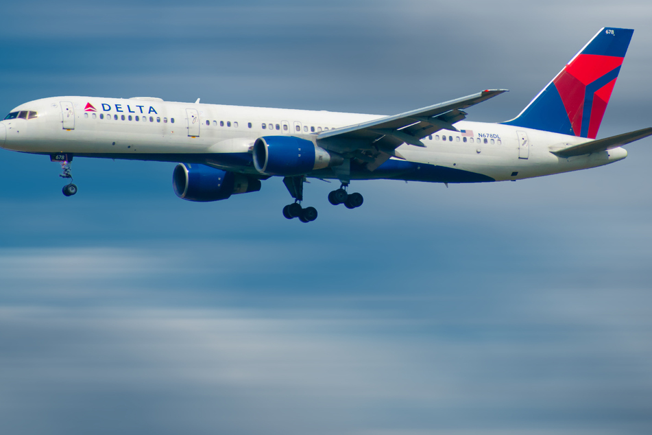 Boeing 757 bound for Seattle makes emergency landing