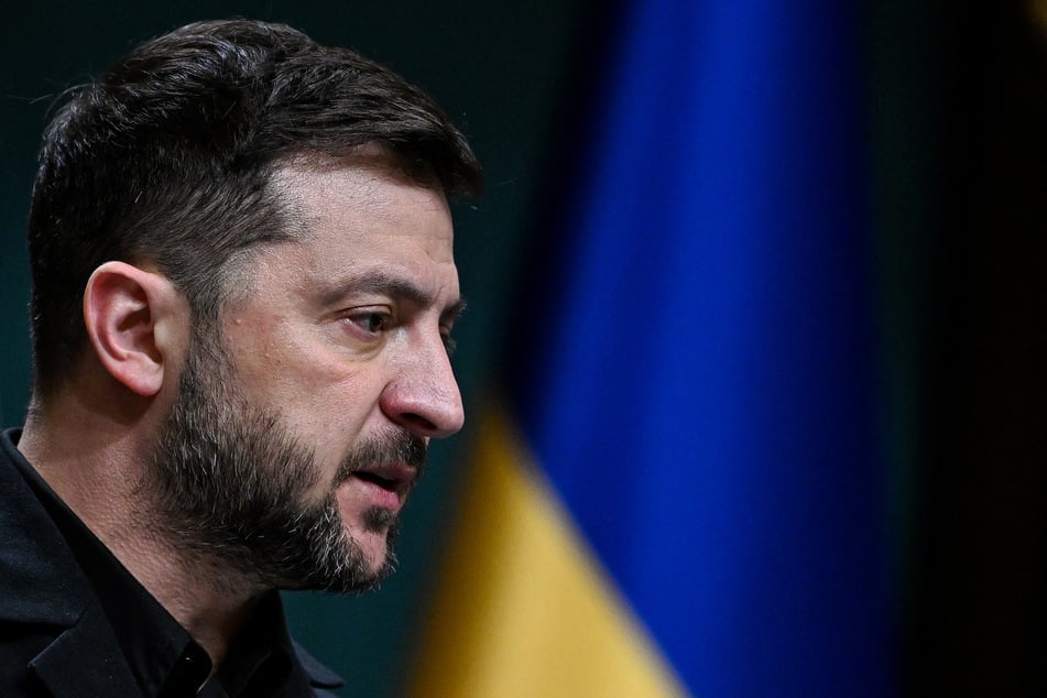 Ukraine's President Volodymyr Zelensky has said he will propose "alternatives" to the US plan to end the war with Russia.