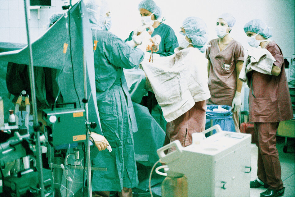 Baby loses its head during birth because doctors wouldn't listen