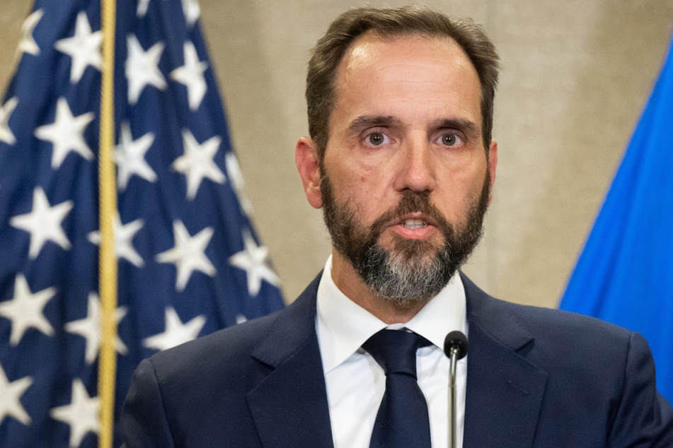 Special counsel Jack Smith wants the Supreme Court to bypass the appeals court where Trump challenged the decision to reject his immunity defense.