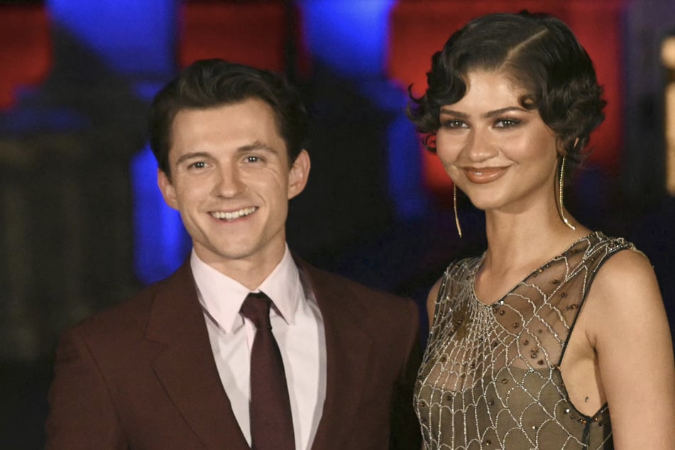 Last month, Tom Holland finally confirmed that he and Zendaya (r) secretly got married.