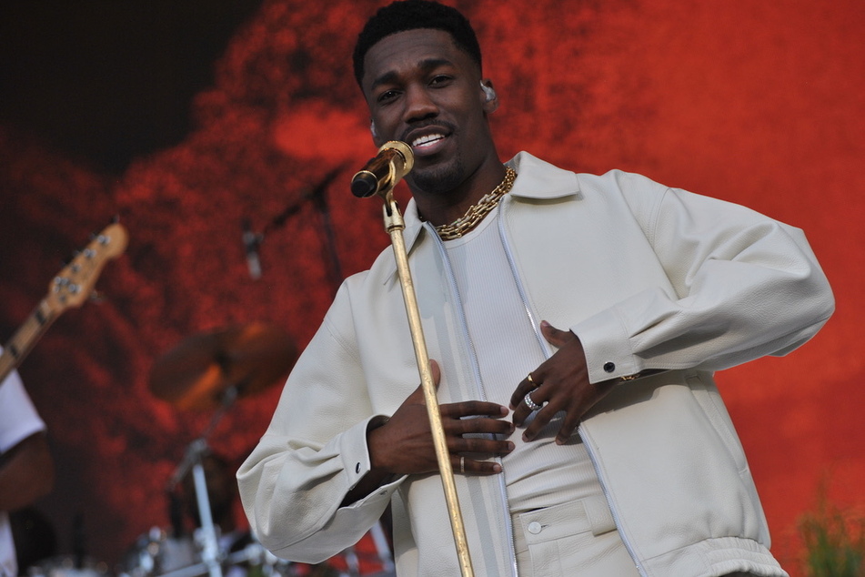 Giveon performs during Day 3 of Governors Ball Music Festival 2023 on Sunday, June 11, 2023.