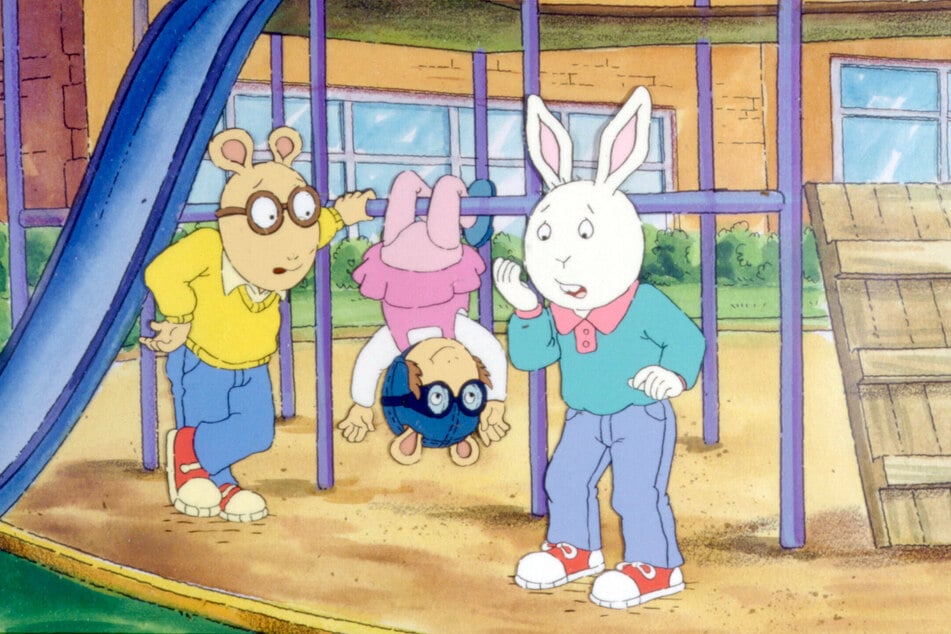 Friends (from l. to r.) Arthur Read, Dora Winifred Read, and Buster.