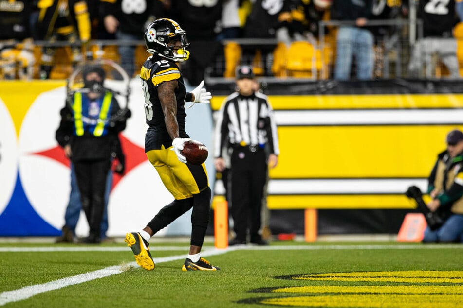 Steelers wide receiver Diontae Johnson caught both of Roethlisberger's two TD passes on Sunday.