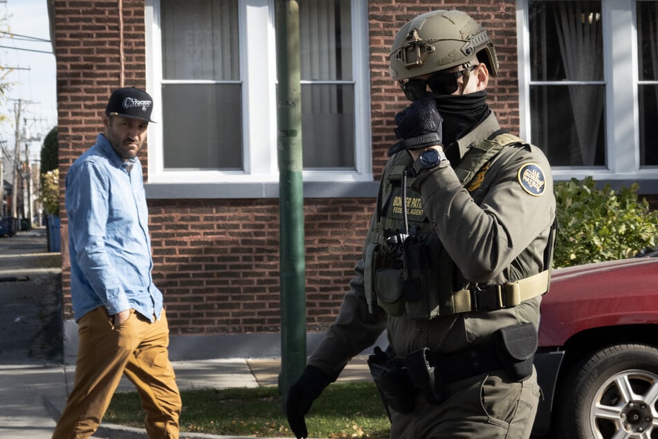 An off-duty US Immigration and Customs Enforcement agent who reportedly assaulted an immigrants' rights activist has been charged with battery.