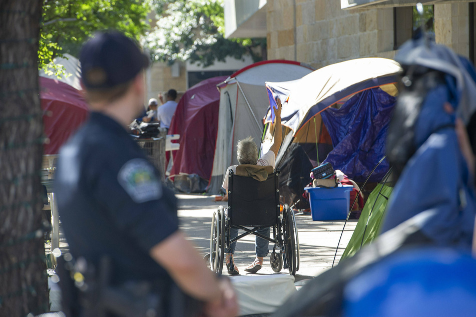 Save Austin Now sues the city for not handing out citations to those violating Proposition B