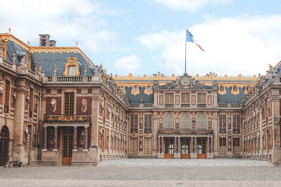 Repeated Versailles evacuations frustrate tourists