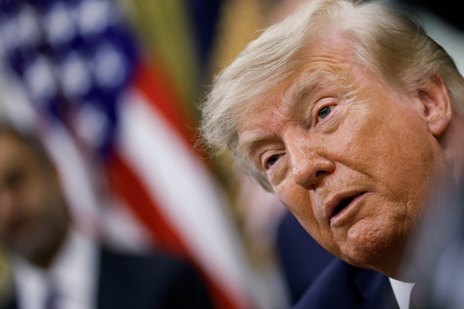 Trump say he's "reviewing" US position on Falkland Islands in major threat to the UK
