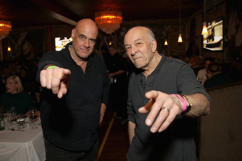 Breaking Bad actor Mark Margolis (r.) passed away at the age of 83 after a short illness, according to his son.