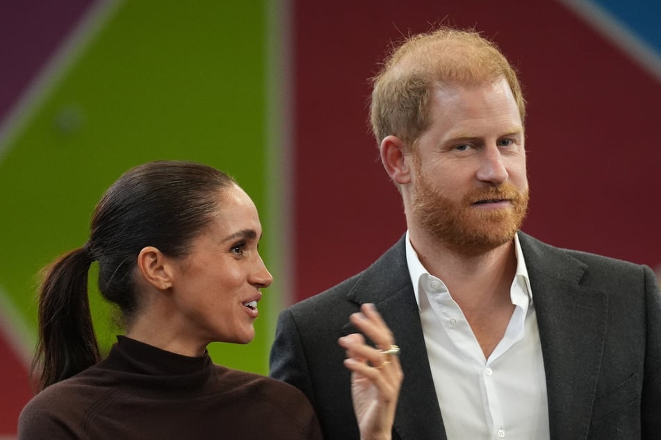 Prince Harry (r.) and Duchess Meghan moved back to the UK a few months ago.
