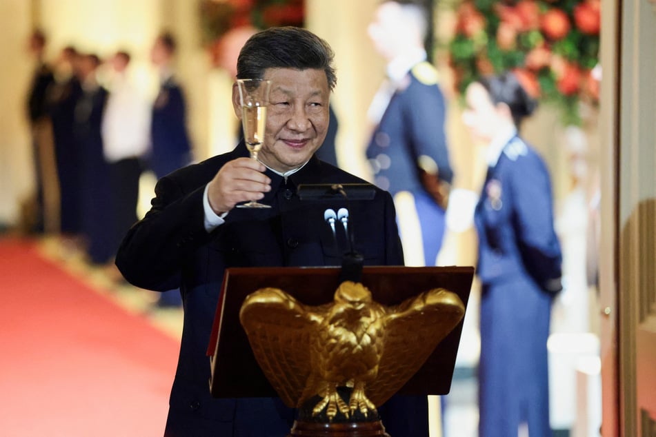Chinese President Xi Jinping makes a toast during a state dinner held by Donald Trump at the White House on September 24, 2026.