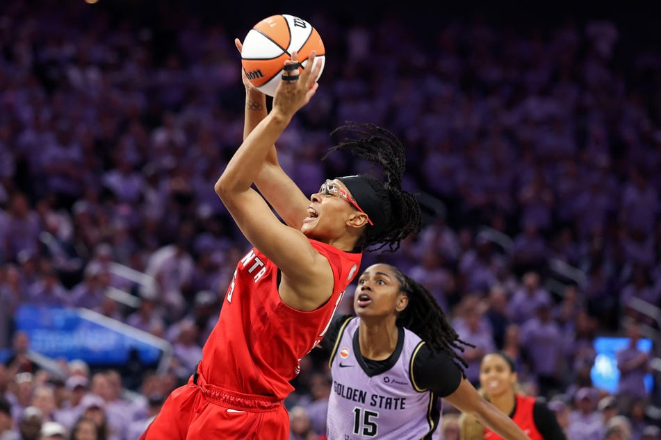 Allisha Gray (l.) of the Atlanta Dream attempts a shot against Tiffany Hayes (r.) of the Golden State Valkyries during the second quarter in game one of the WNBA Finals.