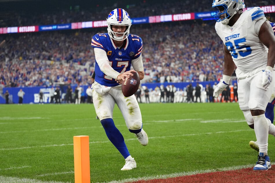Buffalo Bills quarterback Josh Allen runs to score a touchdown during the second half at New Highmark Stadium.