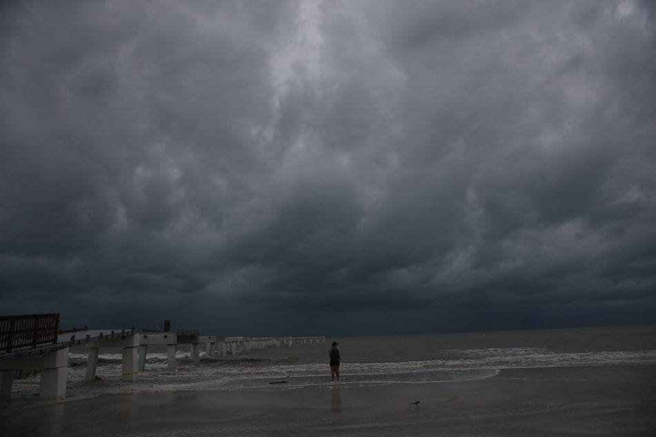 Hurricane Idalia: Florida residents urged to evacuate ahead of dangerous landfall
