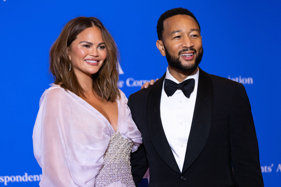 Model Chrissy Teigen (l) and husband John Legend attend the White House Correspondents' dinner on April 29.