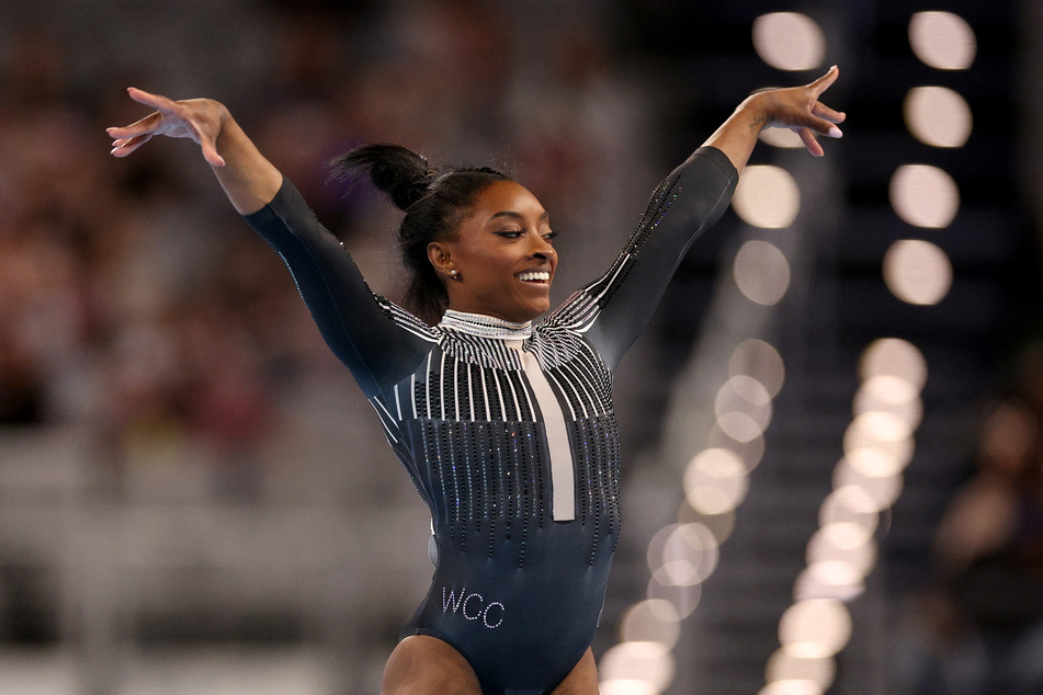 Simone Biles opens US gymnastics championship with soaring display!