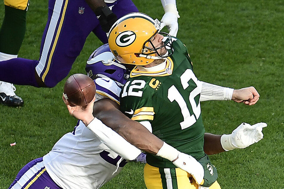 Aaron Rodgers explains why the best NFL referees are leaving