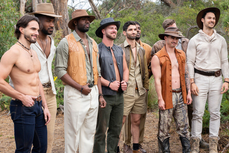 The Bachelorette's contestants were asked to pose with some native wildlife in Australian for the second group date of episode 2.