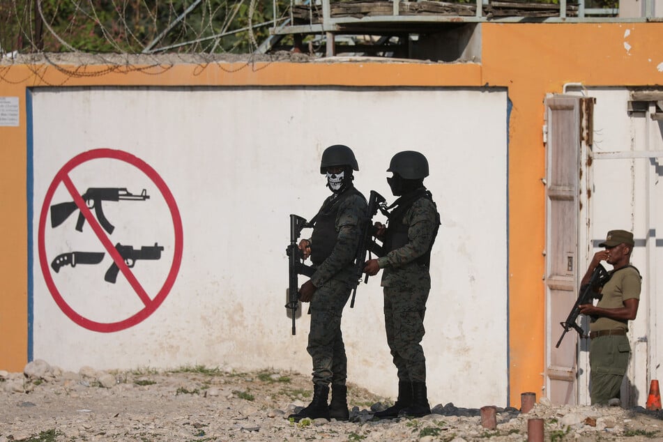 Soldiers are battling armed gangs that aim to topple the Haitian Prime Minister Ariel Henry.