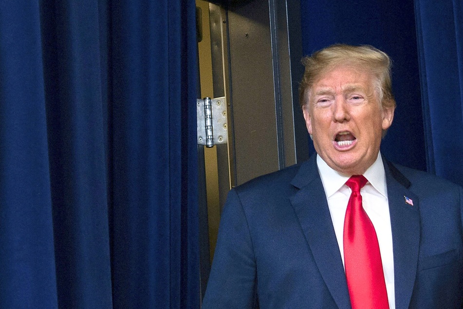 Trump calls for investigation into "fake" low approval polls: "Negative criminals!"