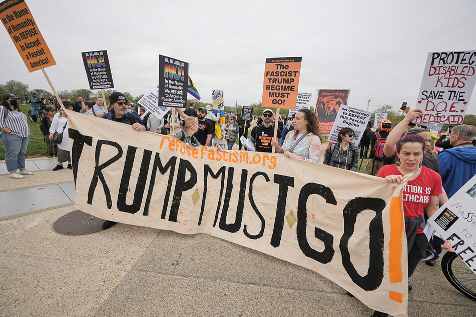 Nationwide anti-Trump rallies draw thousands in show of strength against rightwing presidency