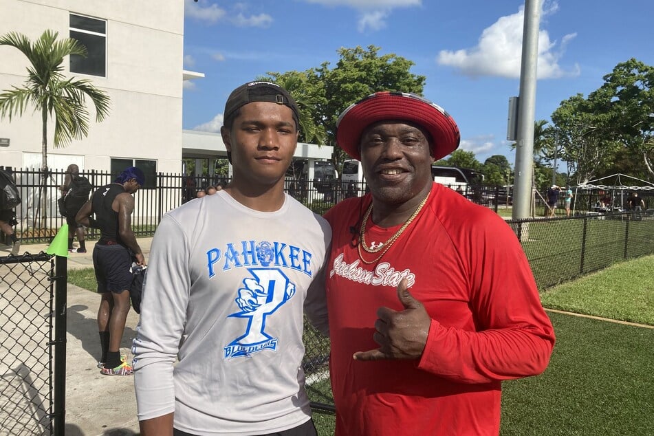 Austin Simmons' (l) major reclassification has fans buzzing on social media.