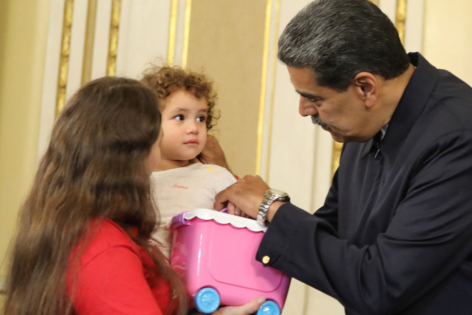 Toddler reunites with parents in Venezuela after shocking deportations from US