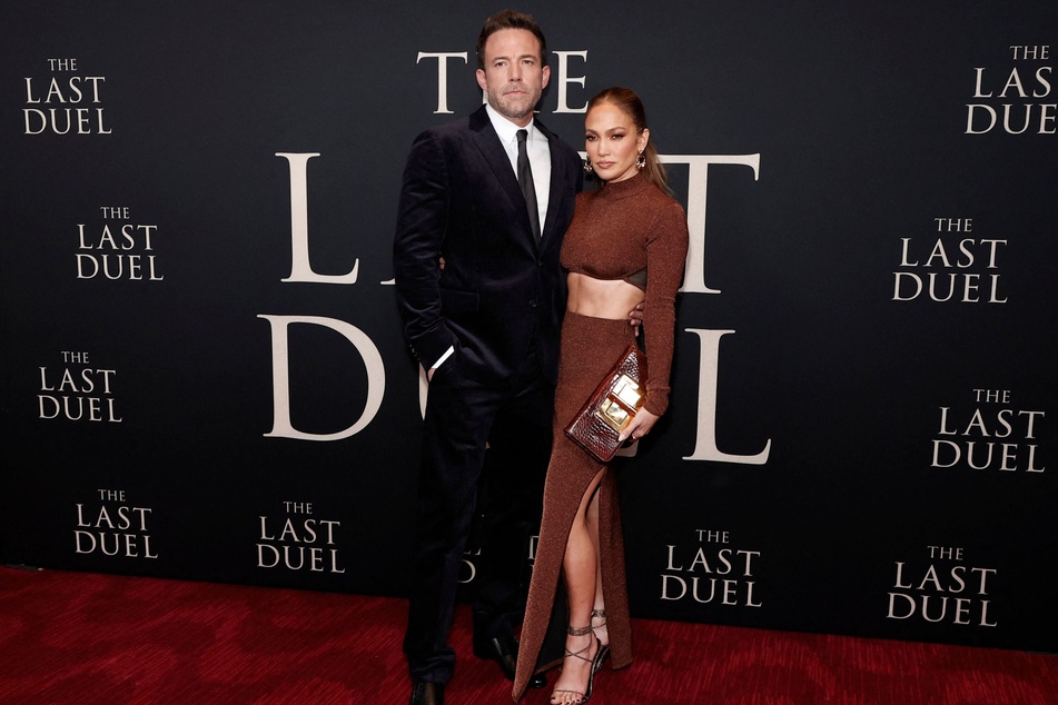 Jennifer Lopez (r.) may have spilled some interesting tea amid her divorce from Ben Affleck.