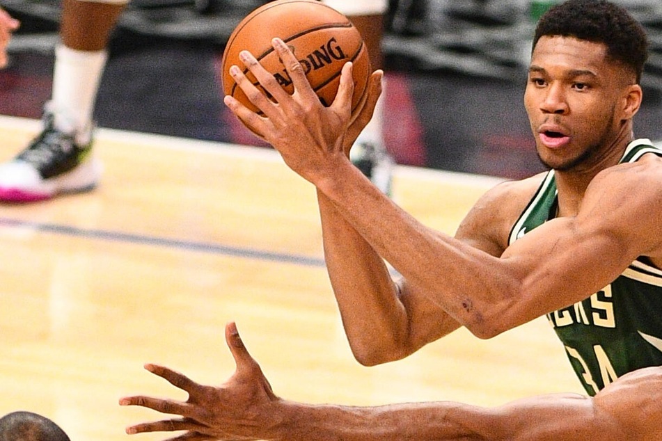 Defending champs open new NBA season with fanfare and a big win