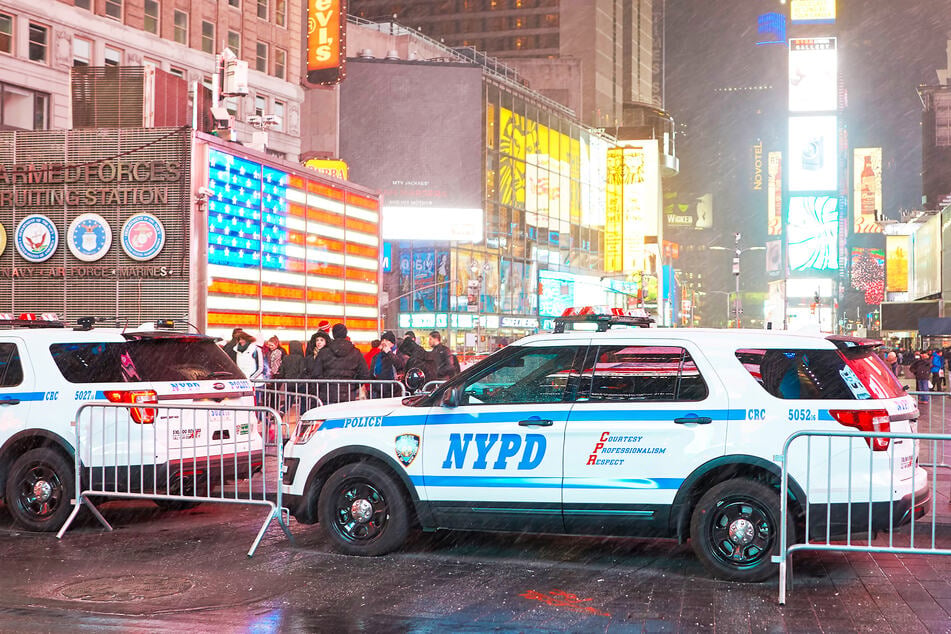 NYC Mayor De Blasio threatens to "flood" Times Square with police officers after shootings