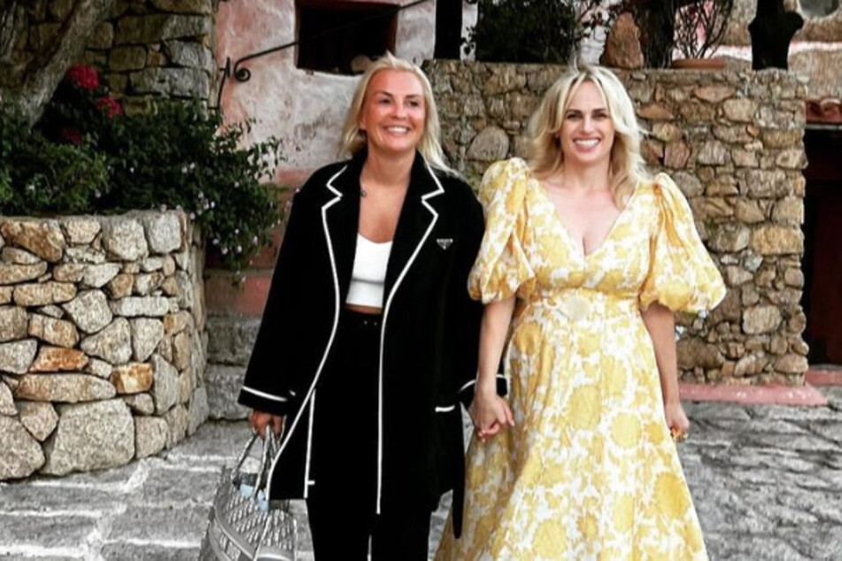 Rebel Wilson (r) is quite fond of her Ramona Agruma!