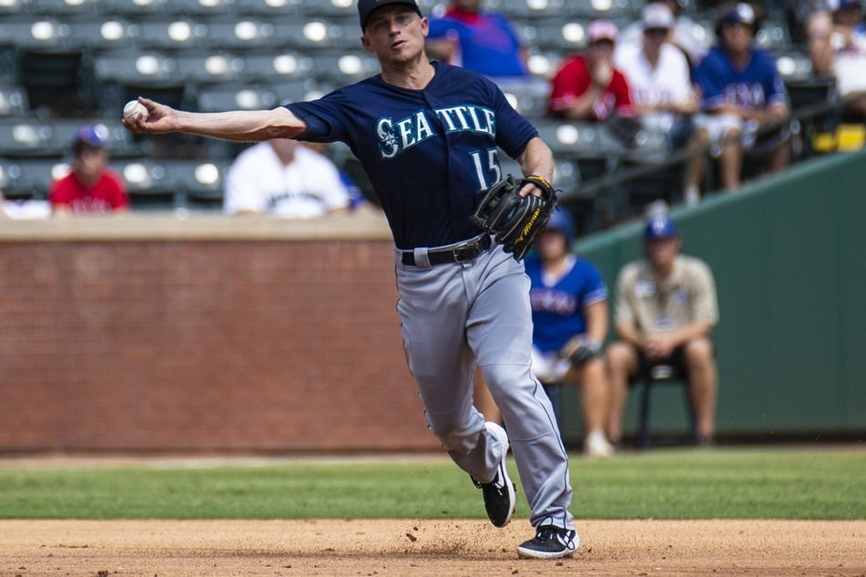 MLB: Mariners easily manhandle the Red Sox as Seager just misses the cycle