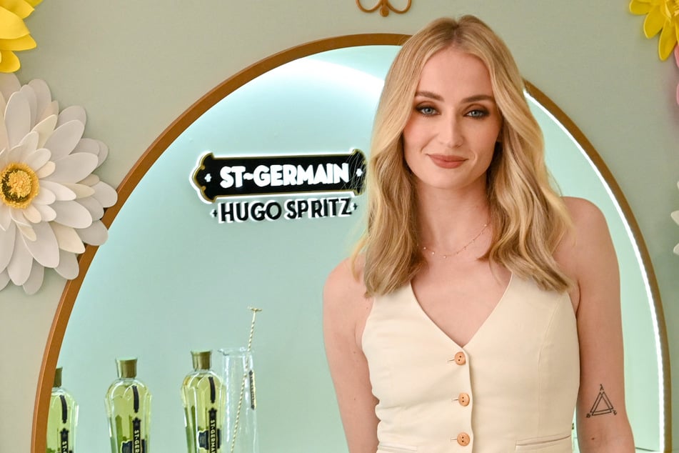 Sophie Turner goes Instagram official with new boo days after finalizing Joe Jonas divorce