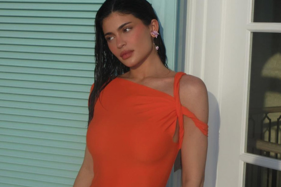 Kylie Jenner announced her newest Khy denim collection with a steamy shoot.
