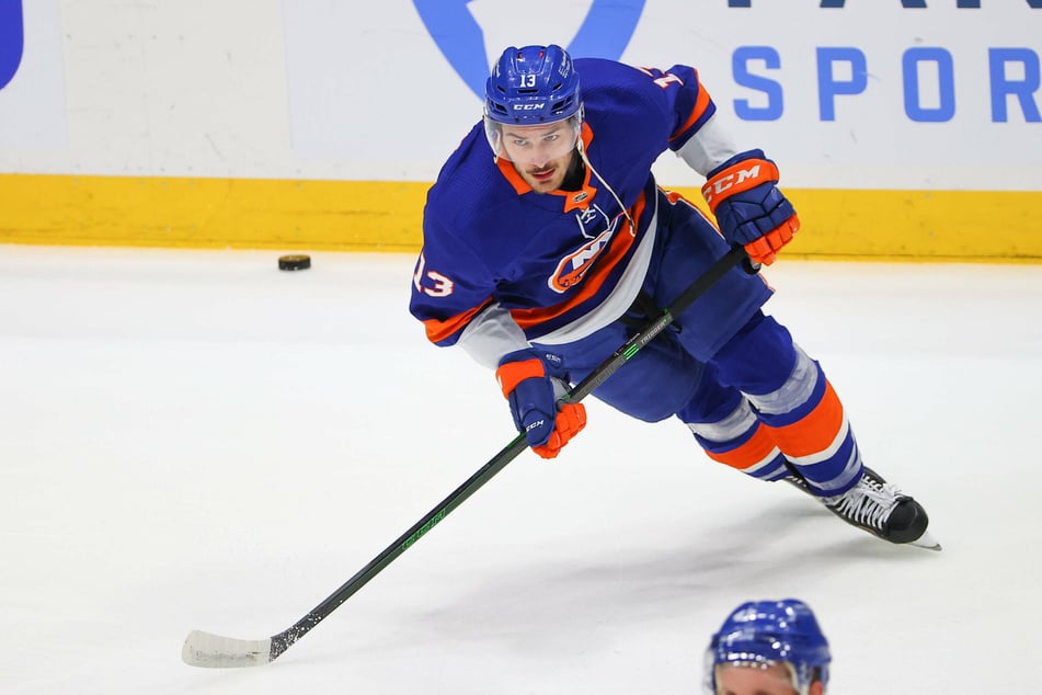 NHL Playoffs: The Isles stay alive with a home comeback against the Lightning to force Game 7