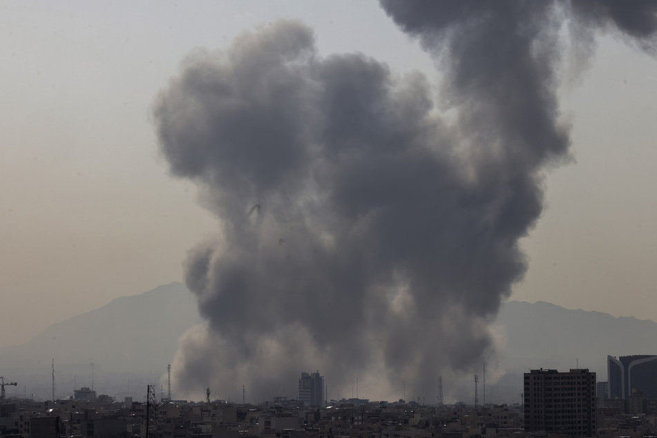 The Pentagon has announced that three US service members have been killed and five seriously wounded in the operation against Iran.