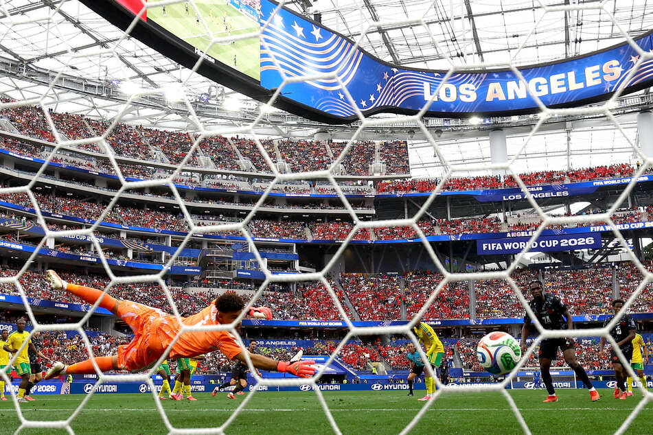 Stephen Eustaquio scores for Canada against South Africa in their Round of 32 match on June 28, 2026.