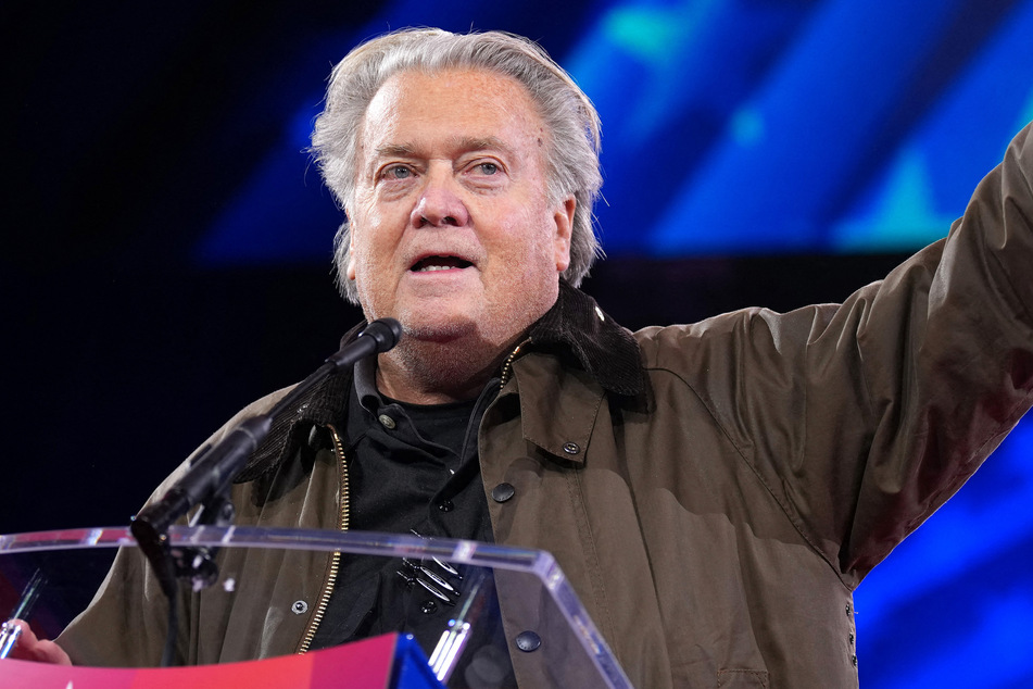 Steve Bannon gave a Nazi salute while giving a speech at the CPAC in Washington, DC.