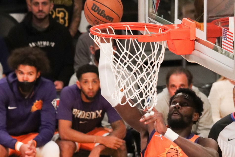 NBA: The Suns blaze past the Warriors to tie their franchise record!